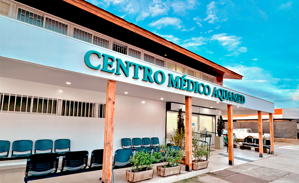 fotografiá de fachada centro medico aquamed ortiz de rozas